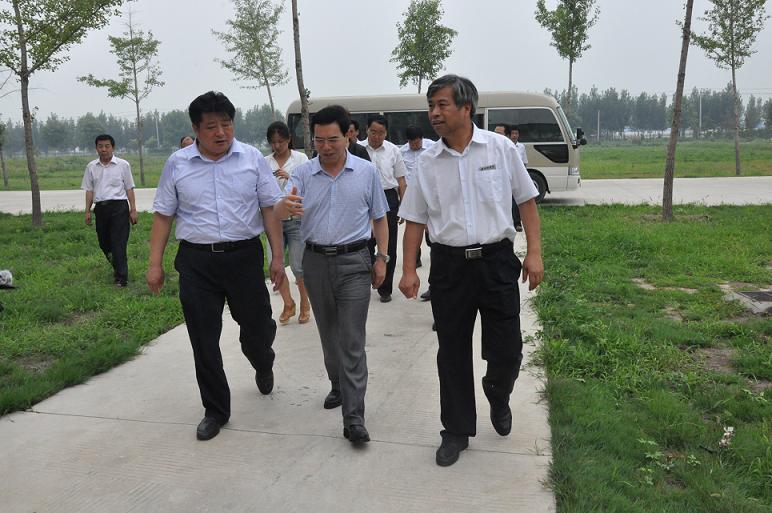 河北省委常委、副省長聶辰席來藥都集團視察指導工作